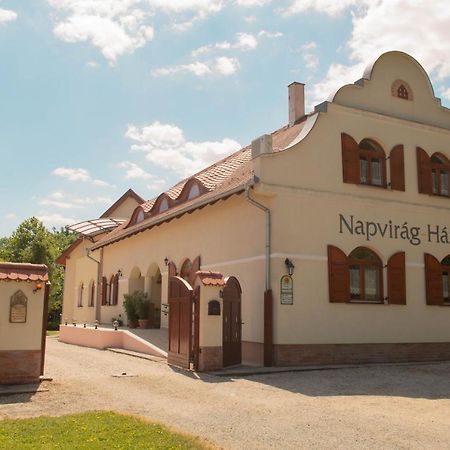 Napvirag-Haz Hotel Zsira Buitenkant foto