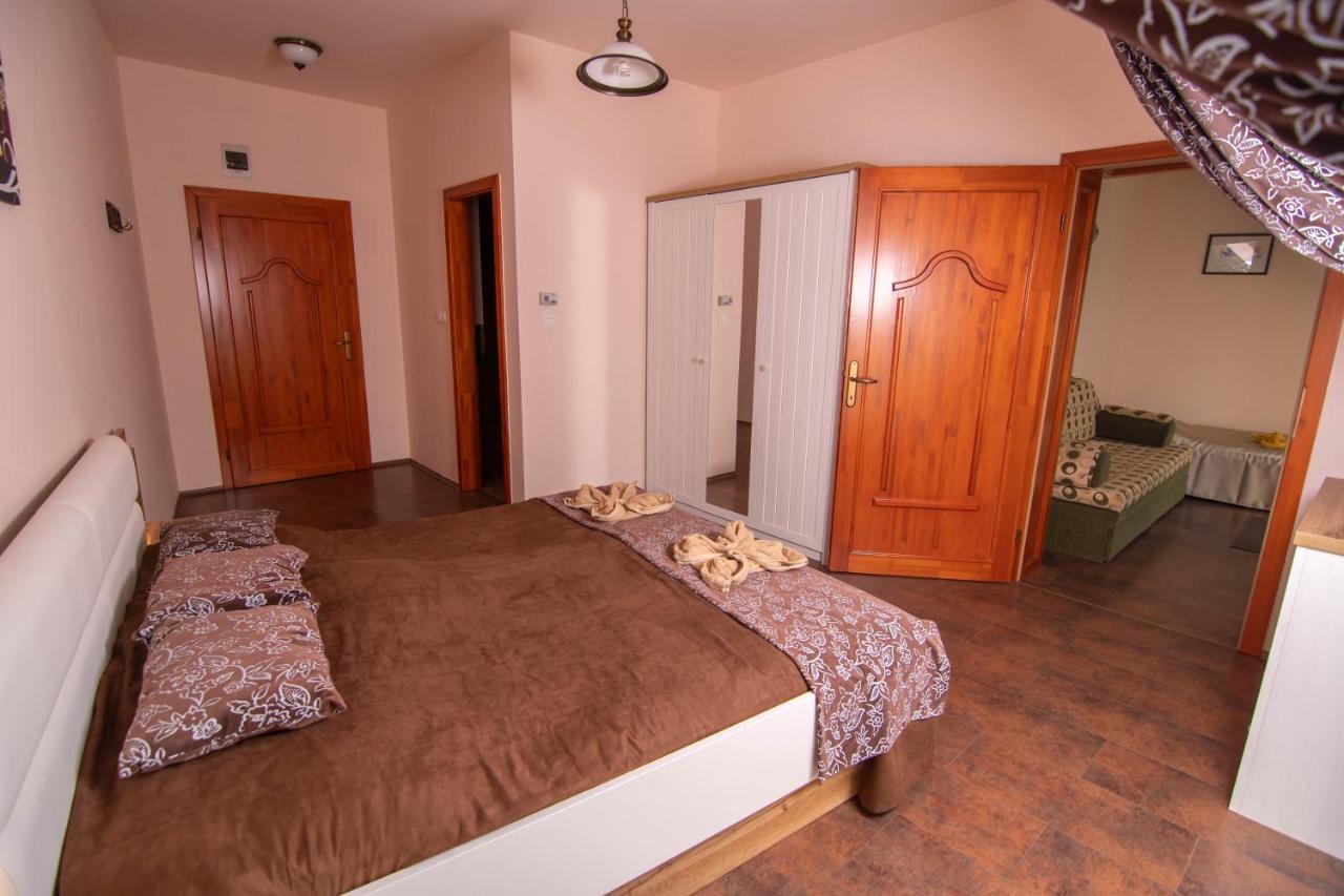 Napvirag-Haz Hotel Zsira Buitenkant foto