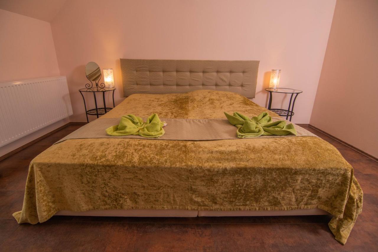 Napvirag-Haz Hotel Zsira Buitenkant foto