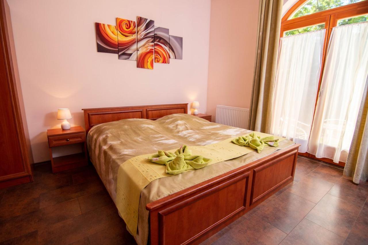 Napvirag-Haz Hotel Zsira Buitenkant foto