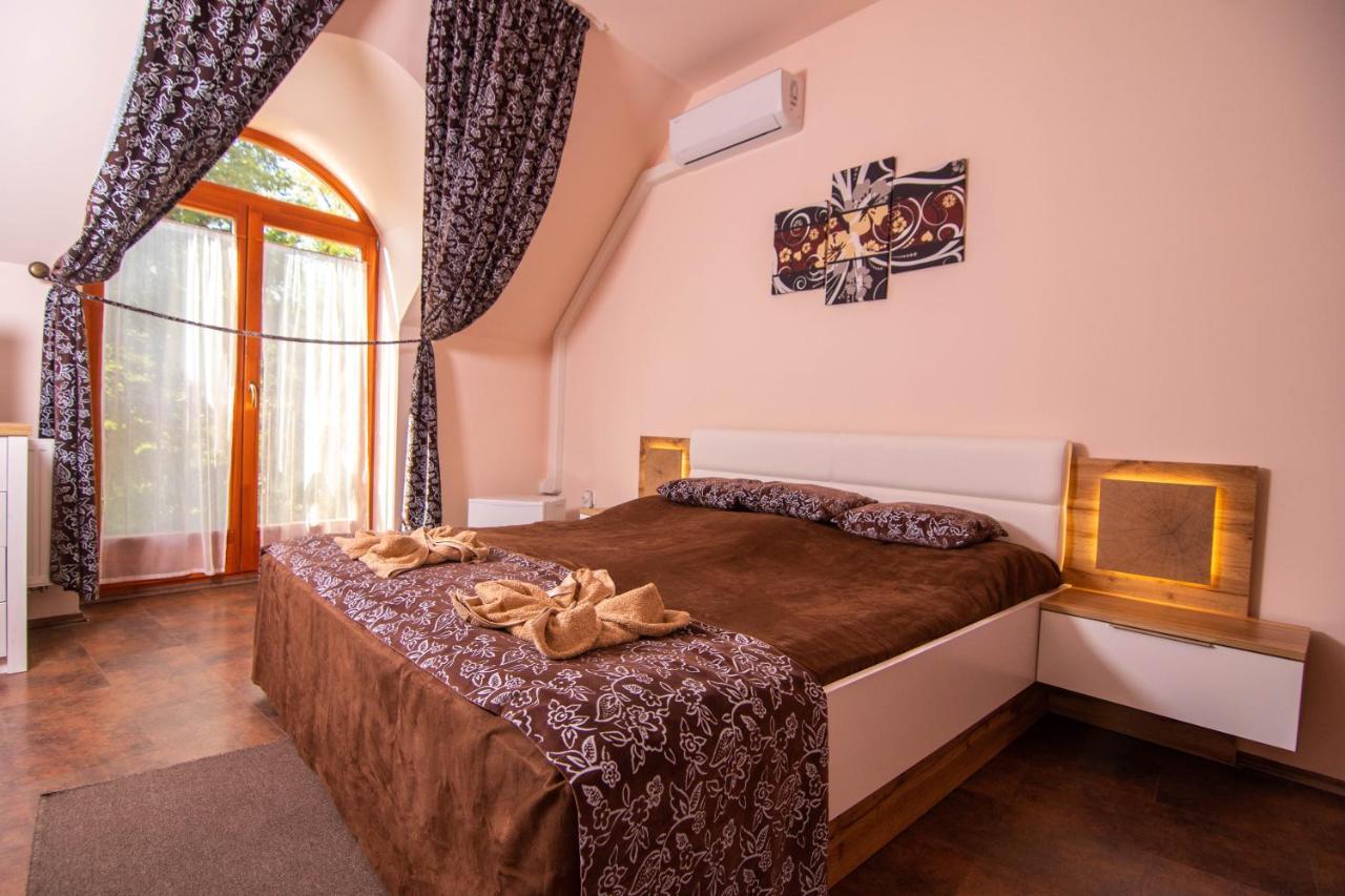 Napvirag-Haz Hotel Zsira Buitenkant foto
