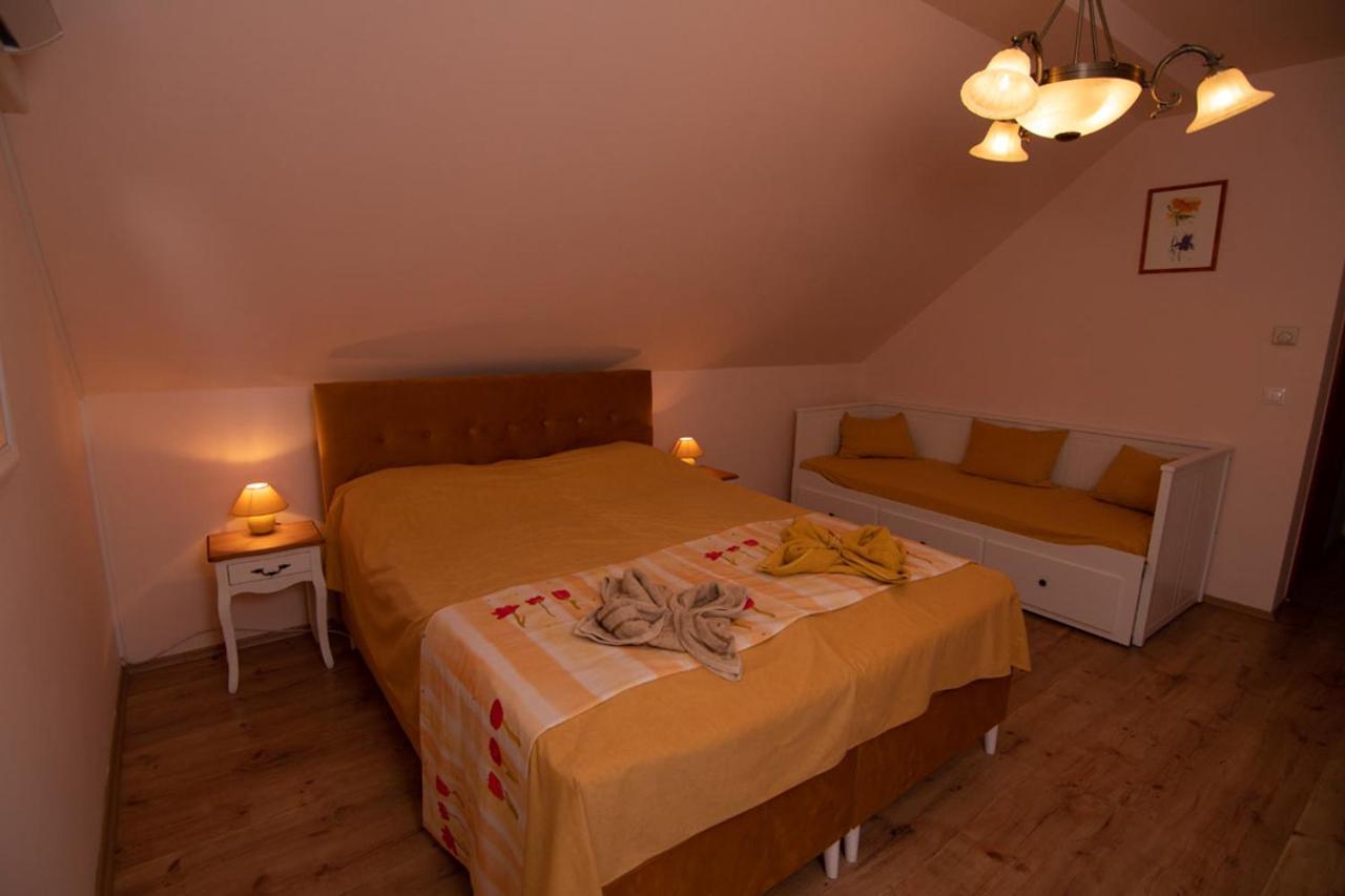 Napvirag-Haz Hotel Zsira Buitenkant foto